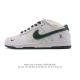 公司级 耐克 Nike Dunk Low Retro 运动鞋复古板鞋。作为 80 年代经典篮球鞋款，起初专为硬木球场打造，后来成为席卷街头的时尚标杆，现以经典细