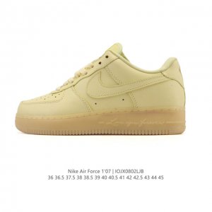 特价 耐克 Nike Air Force 1 '07 Low 空军一号含气垫 小白鞋 低帮百搭厚底增高休闲运动板鞋。柔软、弹性十足的缓震性能和出色的中底设计，横