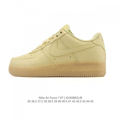 特价 耐克 Nike Air Force 1 '07 Low 空军一号含气垫 小白鞋 低帮百搭厚底增高休闲运动板鞋。柔软、弹性十足的缓震性能和出色的中底设计，横
