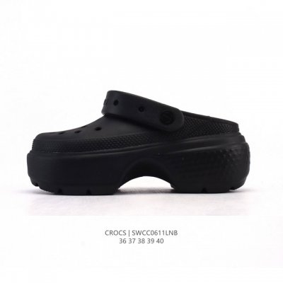 Crocs 沙滩洞洞鞋 女士休闲厚底增高凉拖鞋 卡骆驰明星同款 厚底增高沙滩鞋 选择尺码时 建议选大一码 脚感更舒适 家居休闲一式两用拖鞋 白敬亭同款，坡跟设计