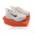 公司级 真爆 耐克 Nike Vomero 18 厚底增高老爹运动跑步鞋。全新 Vomero 提供比以往更多的緩衝效能以及該系列有史以來最高的鞋底高度，結合 N