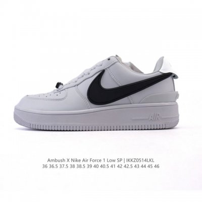 耐克 空军一号 Af1 低帮休闲板鞋 Ambush X Nk Air Force 7 Low Sp 空军一号联名标志性的Swoosh延伸至鞋跟之外，鞋舌和鞋垫上