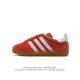 阿迪达斯 Adidas Originals Gazelle Indoor 复古三叶草防滑透明橡胶板鞋经典运动鞋。这款经典鞋,忠于原版设计,缀撞色三条纹和鞋跟饰片