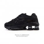 耐克 Nike Shox Tl 男子运动鞋厚底增高老爹鞋，令机械力学缓震性能跃升新层次。采用透气网眼鞋面和全掌型 Nike Shox 技术，革新演绎经典 200