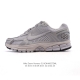 公司级 Nike 耐克夏季 Zoom Vomero 5 运动鞋休闲训练跑步鞋。Nike Zoom Vomero 5 男女子运动鞋妥帖包覆足部，提供透气支撑效果。