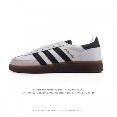 性价比版本 阿迪达斯 Adidas Handball Spezial 低帮三叶草学院风复古休闲板鞋 德训鞋 橡胶底柔软皮革经典运动鞋板鞋。圆头、缝合拼接设计、正