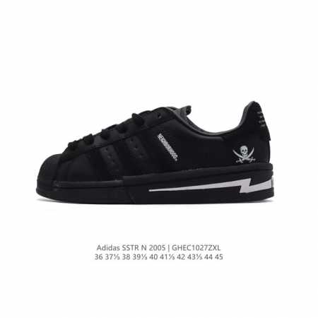 真标 阿迪达斯 ADIDAS SUPERSTAR 三叶草经典贝壳头系列 新款休闲板鞋潮流男女士运动鞋 。鞋面柔软皮革材质 标志性的贝壳鞋头，锯齿三条纹，简约的线 - 点击图像关闭
