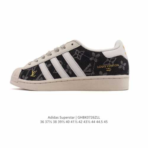 阿迪达斯 Adidas Superstar 2025年新款鞋子 蛇年新款经典贝壳头系列 新款休闲板鞋潮流男女士运动鞋。鞋面柔软帆布拼接材质 标志性的贝壳鞋头，简
