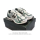 公司级 新百伦 New Balance M 6系列 复古运动鞋单品宝藏老爹鞋款。作为NB最经典的档案鞋型之一，与2002一样， 6有着NB最成熟的技术加持和复古