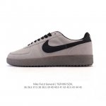 耐克烽火Nike Field General 82 Sp 低帮复古篮球鞋 这款专为烤架战士设计的运动鞋采用 1982 年经典的白 红 黑配色，采用皮革和弹道尼龙