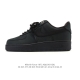 耐克 Nike Air Force 1 '07 Low 空军一号含气垫 低帮百搭厚底增高休闲运动板鞋。柔软、弹性十足的缓震性能和出色的中底设计，横跨复古与现代的