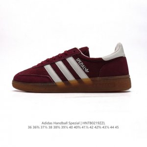 阿迪达斯 Adidas Handball Spezial 低帮三叶草学院风复古休闲板鞋 德训鞋 橡胶底柔软织物鞋面经典运动鞋板鞋。圆头、缝合拼接设计、正面绑带、