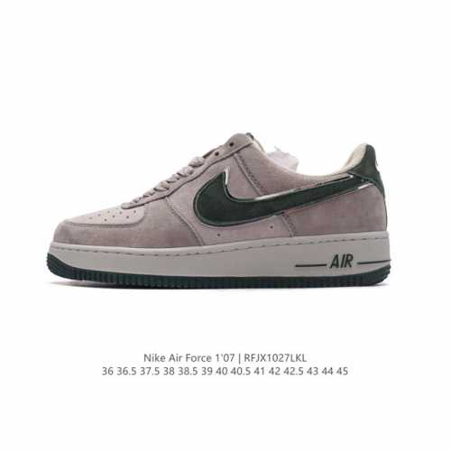 耐克 Nike Air Force 1 '07 Low 空军一号含气垫 低帮百搭厚底增高休闲运动板鞋。柔软、弹性十足的缓震性能和出色的中底设计，横跨复古与现代的
