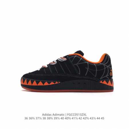 阿迪达斯 Adidas Adimatic 马蒂奇系列低帮复古鲨鱼面包鞋运动休闲滑板板鞋。整个鞋面由牛皮革制成，搭配品牌标志性大尺寸三条纹 Logo，超宽鞋带作为 - 点击图像关闭