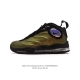 公司级 耐克nike Air Foamposite One是一双内场的后卫战靴，97年1月份首期发行，使用foamposite一次成型的喷塑鞋面，前掌单zoom