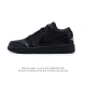 耐克 乔丹Air Jordan 1 Low Aj1 乔1 乔丹1代Aj1 低帮复古文化休闲运动篮球鞋。从1985 年面世的元年款汲取设计灵感，采用简洁大方的经典