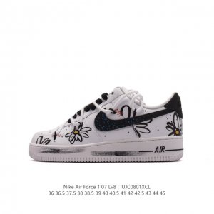 耐克 Nike Air Force 1 '07 空军一号 Af1 解构绑带 双鞋带 男女子运动鞋复古篮球鞋。巧妙结合复古美学和新潮魅力，旨在致敬 40 年来风靡