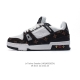 公司级 路易威登 Louis Vuitton Lv路易威登板鞋 时尚运动鞋潮厚底增高男鞋 浮雕Logo。舒适防滑底和百搭性霸屏整个时尚娱乐圈，细节调整完美主义！