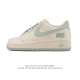耐克 Nike Air Force 1 '07 Low 空军一号含气垫 低帮小白鞋 百搭厚底增高休闲运动板鞋。柔软、弹性十足的缓震性能和出色的中底设计，横跨复古