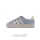 头层皮 阿迪达斯 ADIDAS SUPERSTAR 三叶草经典贝壳头系列 新款休闲板鞋潮流女士运动鞋 。鞋面柔软皮革材质 标志性的贝壳鞋头，锯齿三条纹，简约的线