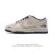 公司级 耐克 Nike Dunk Low Retro 运动鞋复古板鞋 北脸 北面联名。作为 80 年代经典篮球鞋款，起初专为硬木球场打造，后来成为席卷街头的时尚