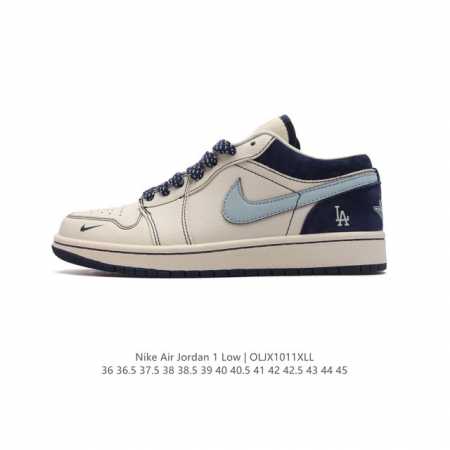 公司级 耐克 乔丹air Jordan 1 Low Aj1 乔1 乔丹1代aj1 低帮复古文化休闲运动篮球鞋。从1985 年面世的元年款汲取设计灵感，采用简洁大 - 点击图像关闭