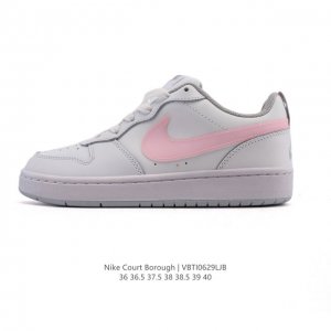 二层皮 耐克 Nike 女子运动鞋 Court Borough Low 小空军低帮板鞋。1.其皮革材质的鞋面结合网眼鞋舌，在出众外观与质感的同时提供稳固支撑，并
