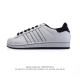 130 阿迪达斯 Adidas Superstar 三叶草经典贝壳头系列 新款休闲板鞋潮流男女士运动鞋 。鞋面柔软皮革材质 标志性的贝壳鞋头，锯齿三条纹，简约的