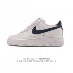 耐克 Nike Air Force 1 '07 Low 空军一号含气垫 低帮百搭厚底增高休闲运动板鞋。柔软、弹性十足的缓震性能和出色的中底设计，横跨复古与现代的