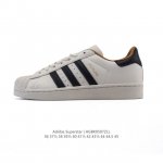 阿迪达斯 Adidas Superstar 2025年新款鞋子 蛇年新款经典贝壳头系列 新款休闲板鞋潮流男女士运动鞋 。鞋面柔软皮革拼接材质 标志性的贝壳鞋头，