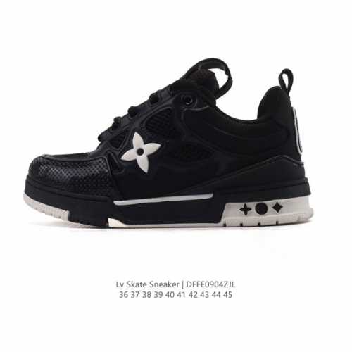 Lv Skate Sneaker 路易威登 2025年新款运动板鞋 蛇年限定 春夏秀场初次亮相，此次以粒面牛皮革焕新呈现。加垫鞋领和鞋舌援引滑板鞋设计，科技鞋带