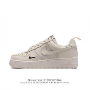 耐克 Nike Air Force 1 ’07 空军一号af1 低帮百搭休闲厚底增高运动板鞋。柔软、弹性十足的缓震性能和出色的中底设计，横跨复古与现代的外型结合