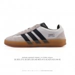 阿迪达斯 Adidas Originals Gazelle Indoor复古三叶草防滑透明橡胶板鞋经典运动鞋。这款经典鞋,忠于原版设计,缀撞色三条纹和鞋跟饰片。