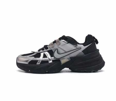 Nike 耐克 V2K Run 减震防滑 复古低帮跑步鞋 超火复古跑鞋 采用太空革组合呼吸网眼布鞋面材质 搭载正确4层组合底模 嵌入tpu加固稳定模块,双层md - 点击图像关闭