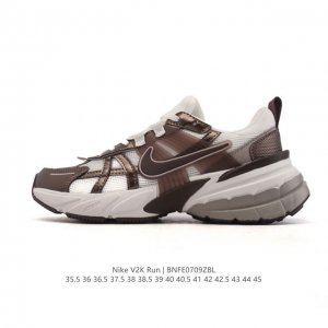 公司级 Nike 耐克 V2K Run 减震防滑 复古低帮运动跑步鞋 超火复古跑鞋，采用太空革组合呼吸网眼布鞋面材质，搭载正确4层组合底模，嵌入Tpu加固稳定模
