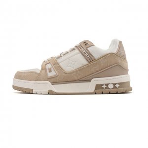 公司级 Lv Skate Sneaker 路易威登 2025年新款运动板鞋 蛇年限定 春夏秀场初次亮相，此次以粒面牛皮革焕新呈现。加垫鞋领和鞋舌援引滑板鞋设计，