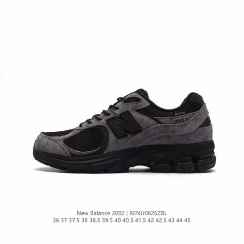 新百伦 New Balance 2002R 跑鞋 男女运动鞋 潮老爹鞋。沿袭了面世之初的经典科技，以 ENCAP 中底配以升级版 N-ERGY 缓震物料。鞋面则