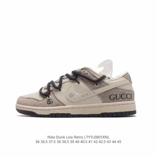 耐克 Nike Dunk Low Retro 运动鞋经典复古板鞋 Gucci联名 解构绑带 双鞋带。作为 80 年代经典篮球鞋款，起初专为硬木球场打造，后来成为