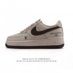 公司级 耐克 Nike Air Force 1 '07 Low 空军一号含气垫 小白鞋 低帮百搭厚底增高休闲运动板鞋。柔软、弹性十足的缓震性能和出色的中底设计，