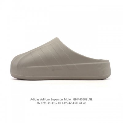 阿迪达斯 Adidas Originals Adifom Superstar 木屐鞋 鸭鸭鞋 潮男女运动板鞋 包头 拖鞋 凉鞋。鞋子由 50% 的天然和可再生材