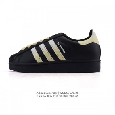 阿迪达斯 Adidas Superstar 2025年新款鞋子 蛇年新款经典贝壳头系列 新款休闲板鞋潮流女士运动鞋 。鞋面柔软皮革拼接材质 标志性的贝壳鞋头，简