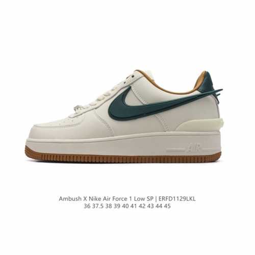 耐克 空军一号 Af1 低帮休闲板鞋 Ambush X Nk Air Force 1'07 Low Sp 空军一号联名标志性的swoosh延伸至鞋跟之外，鞋舌和
