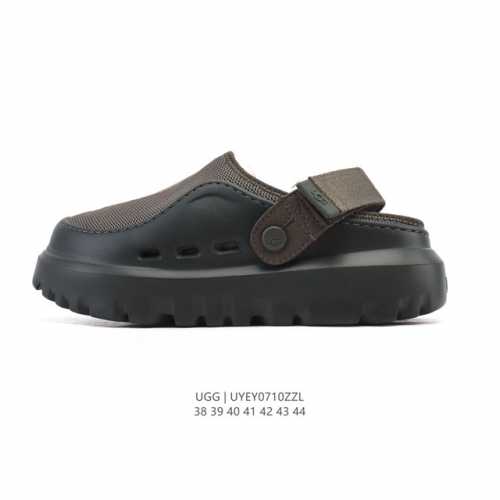 公司级 Ugg 男士包头凉鞋 新款上新啦 时尚百搭单品半包头运动凉鞋家居拖鞋 魔术贴 一脚蹬 一式两用休闲凉拖鞋。潮流元素宽版弹力后跟带设计，在休闲凉拖鞋和舒适