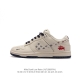 耐克 Nike Dunk Low Retro 运动鞋复古板鞋 。作为 80 年代经典篮球鞋款，起初专为硬木球场打造，后来成为席卷街头的时尚标杆，现以经典细节和复