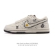 公司级 真标 耐克 Nike Sb Dunk Low Pro 男女款运动鞋复古板鞋。采用柔软皮革鞋面，经久耐穿，塑就如元年款 Dunk 般的复古质感。鞋头透气孔