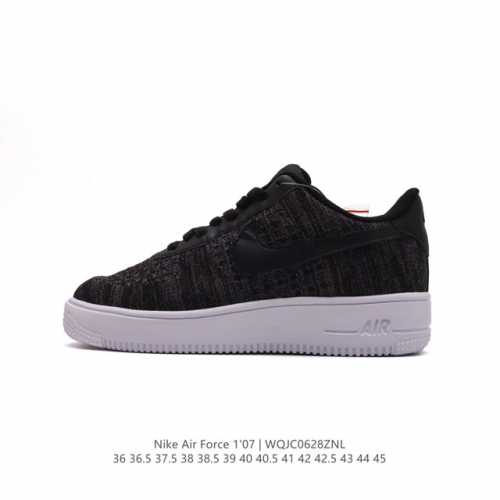耐克 Nike Air Force 1 '07 空军一号男女子运动鞋复古篮球鞋，巧妙结合复古美学和新潮魅力，旨在致敬 40 年来风靡世界的元年款篮球鞋。织物拼接