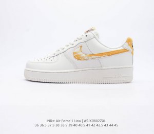 耐克Nike Air Force 1 Low 空军一号 AF1 低帮百搭休闲运动板鞋。柔软、弹性十足的缓震性能和出色的中底设计，横跨复古与现代的外型结合，造就出
