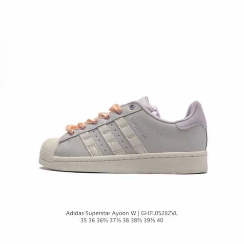 阿迪达斯 Adidas Superstar Ayoon W 三叶草运动鞋经典贝壳头板鞋 时尚女鞋 。真皮鞋面材质 标志性的贝壳鞋头，锯齿三条纹，简约的线条。就连