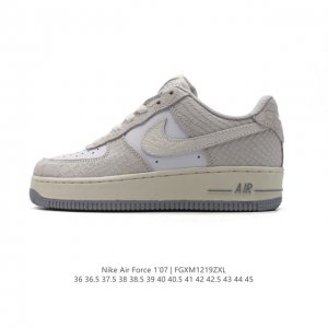 耐克 Nike Air Force 1 '07 Low 空军一号含气垫 小白鞋 低帮百搭厚底增高休闲运动板鞋。柔软、弹性十足的缓震性能和出色的中底设计，横跨复古