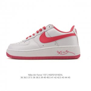 耐克 Nike Air Force 1 '07 Low 空军一号含气垫 低帮 小白鞋 百搭厚底增高休闲运动板鞋。柔软、弹性十足的缓震性能和出色的中底设计，横跨复